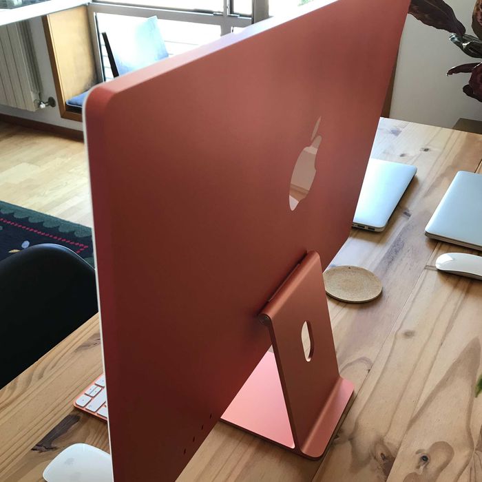 iMac 24" Apple M1 2021 | 16GB RAM | 256GB SSD LARANJA (Como novo)
