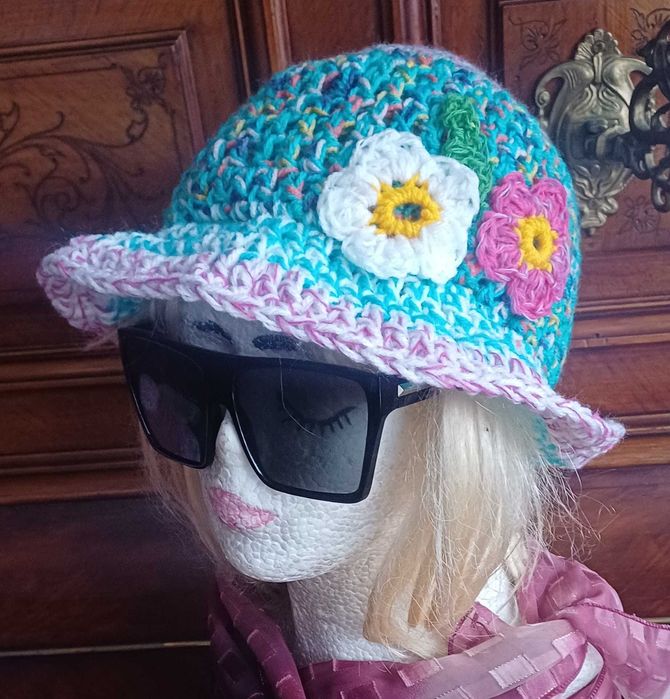 Szydelkowy kapelusik wiosenno-jesienny dla pań