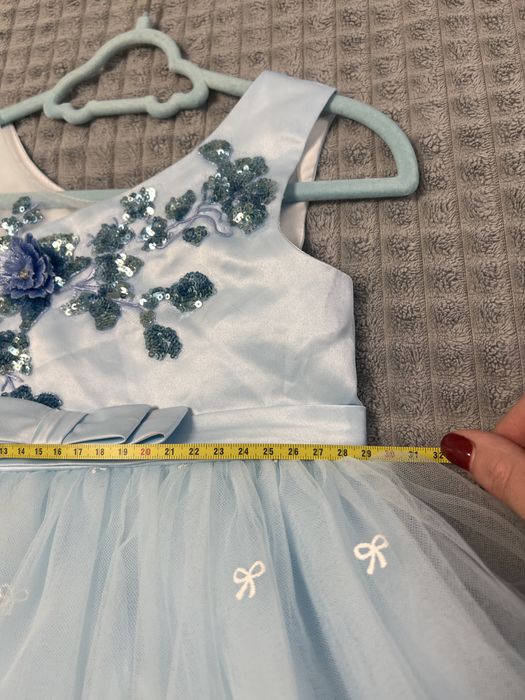 Святкова сукня на дівчинку