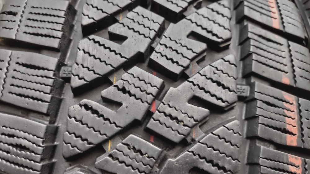 шини 225/65R16C Bridgestone Continental