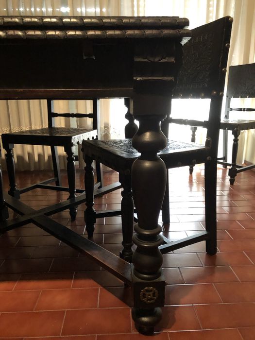 Sala de jantar antiga completa estilo Henrique II
