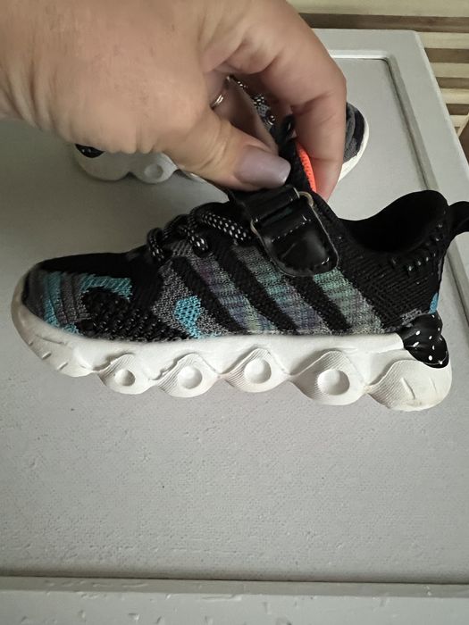 Кросівки хлопчику.