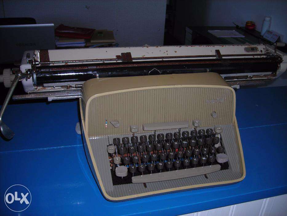 Máquina de escrever antiga