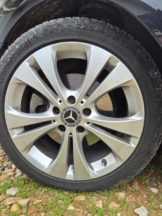 Jantes mercedes originais e pneus como novos. Têm poucos kms de uso. Comprei jantes 18.