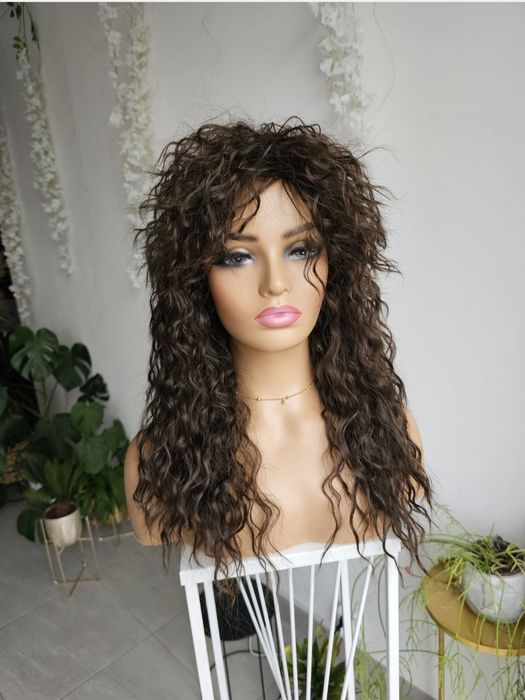 Peruka Frida brąz lekka peruka fale afroloki naturlany efekt brąz