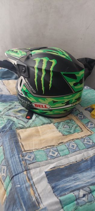 Capacete monster