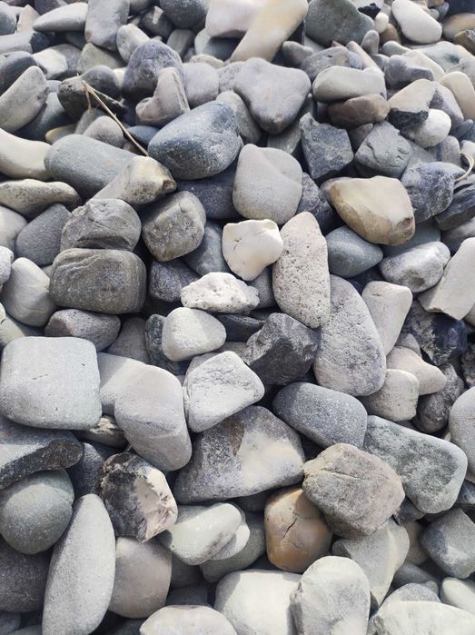 Kamień rzeczny otoczak szaro-niebieski (grys, żwir)