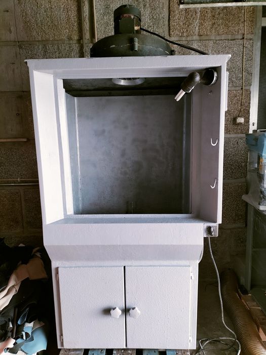 Cabine de pintura com aspiração