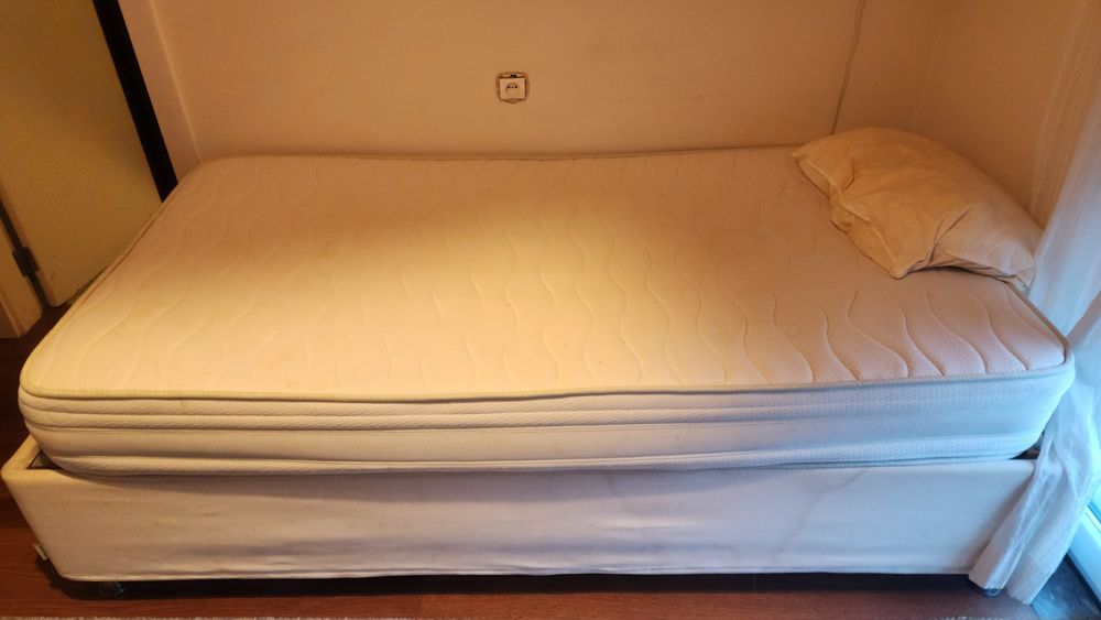 Cama com espaco arrumos + colchão