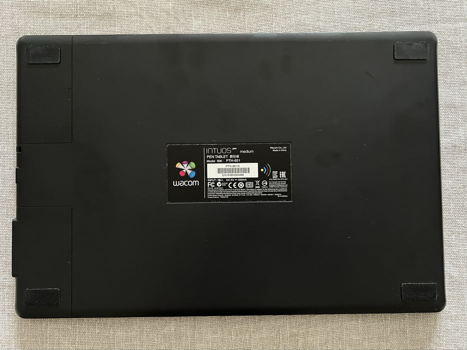 Tablet Graficzny Wacom Imtuos Pro M PTH-651/K z Bluethooth