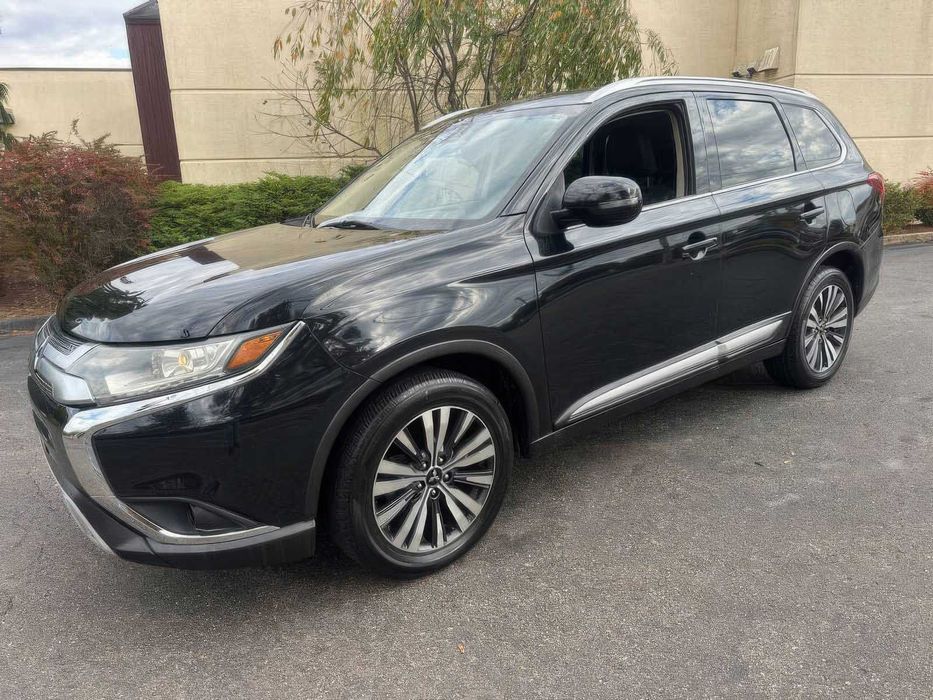 Mitsubishi Outlander SEL      2020