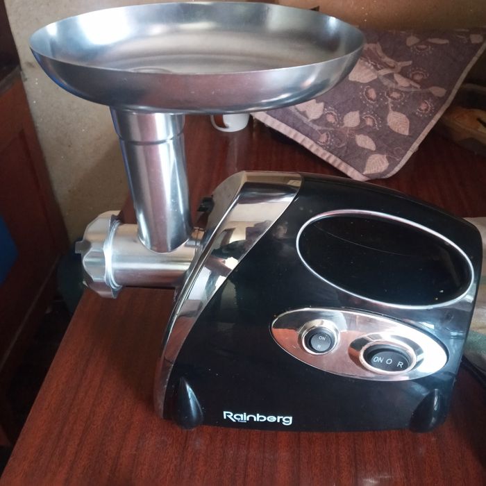 Электромясорубка с соковыжималкой с реверсом + 3 насадки