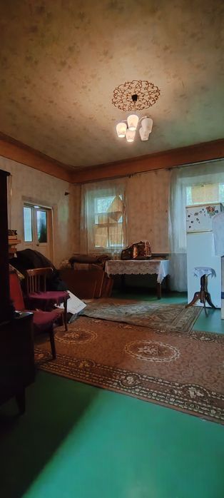 Продаж будинку  з окремим подвір'ям .