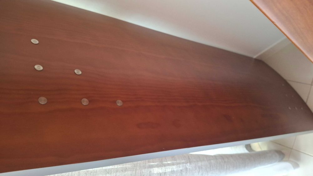 Cama de solteiro em madeira maciça envernizada ARC