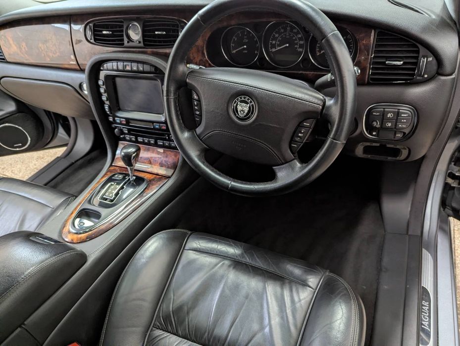 Розбираю на болти JAGUAR XJ8 X350 SOVEREIGN 4.2  Лонг 2006р.