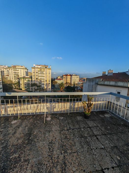 T1 com garagem para arrendar Oeiras