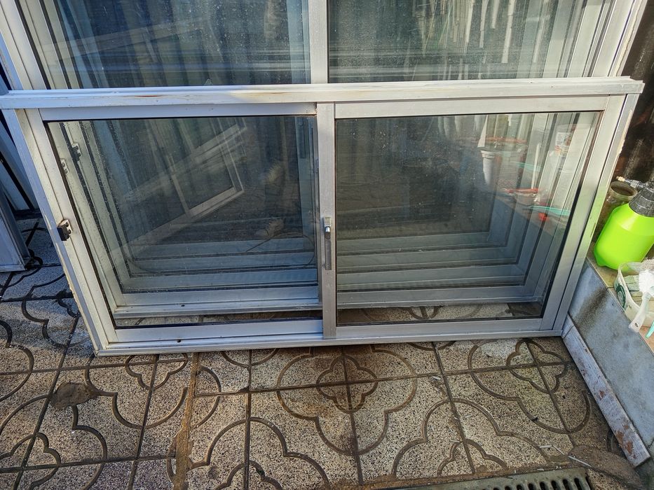 Porta e janelas alumínio bom estado