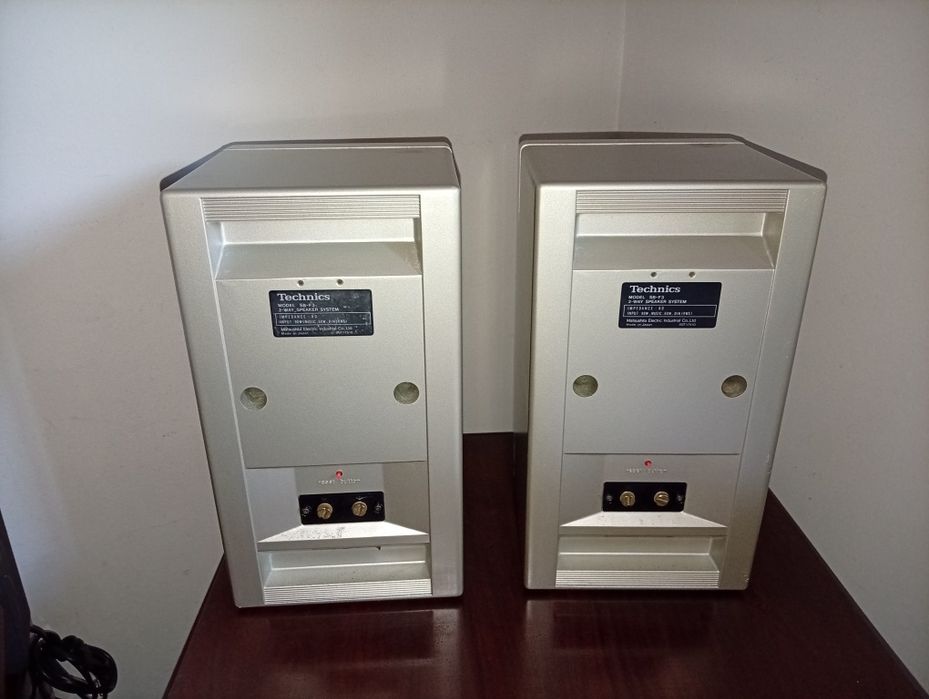 Colunas Technics SB-F3