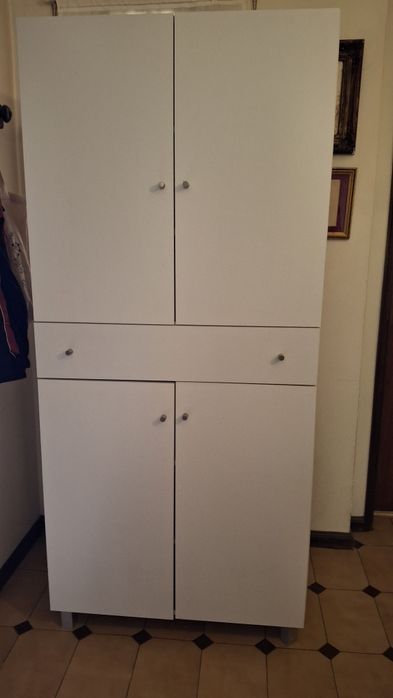 Móvel alto de quarto ou escritório