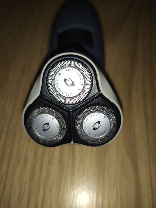 Электробритва Philips 6900,в хорошем состоянии