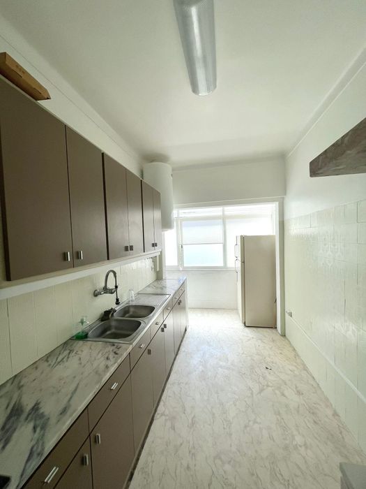 Apartamento T3 com muita luz mobilado 1.400€ em Almada  Cova da Piedade