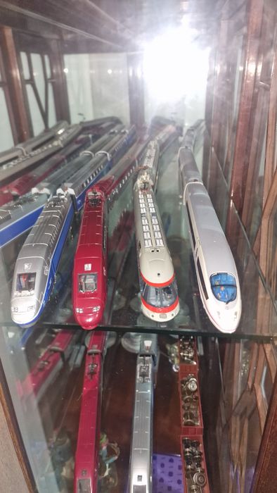 Locomotiva 2600 cp com luzes e carruagens sorefame