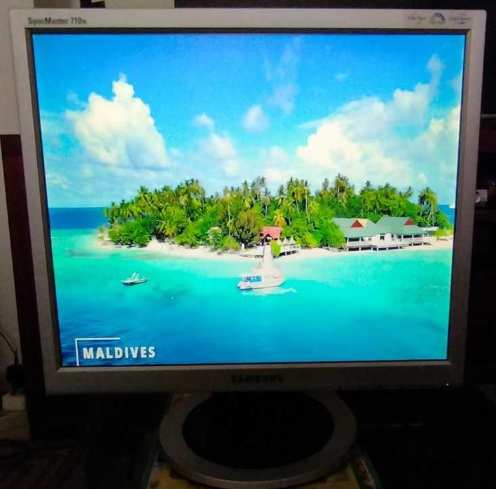 Monitor LCD Samsung SyncMaster 710N 17" VGA/HDMI como Novo