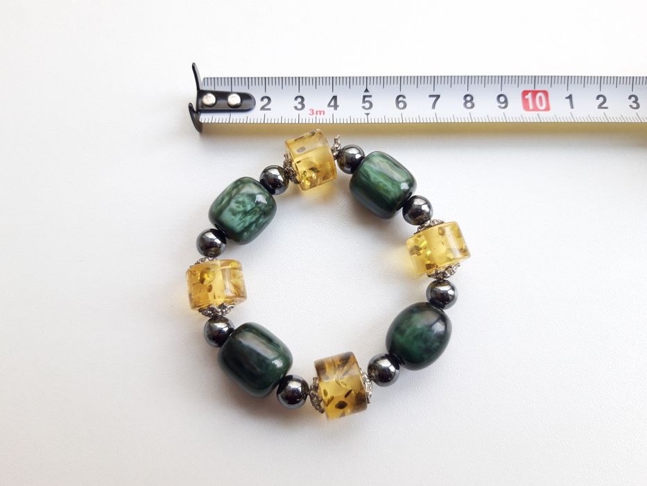 Pulseira de pedras verdes e amarelas