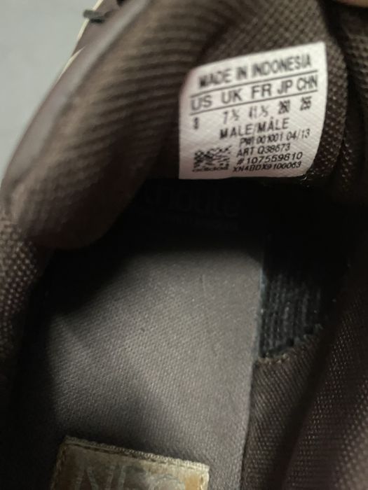 Tenis castanhos Adidas