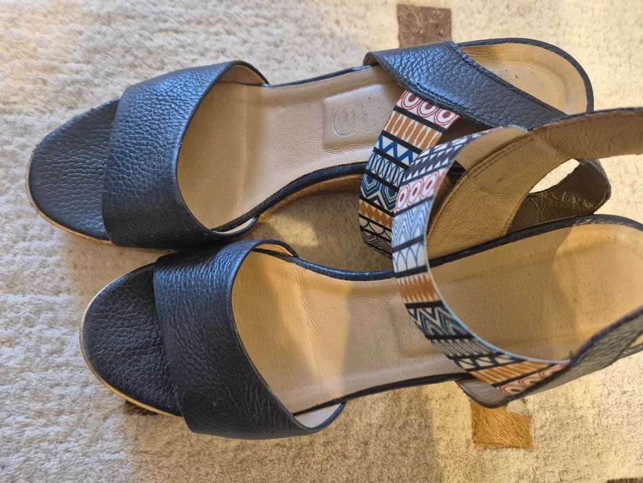 Sandały na koturnie Ryłko