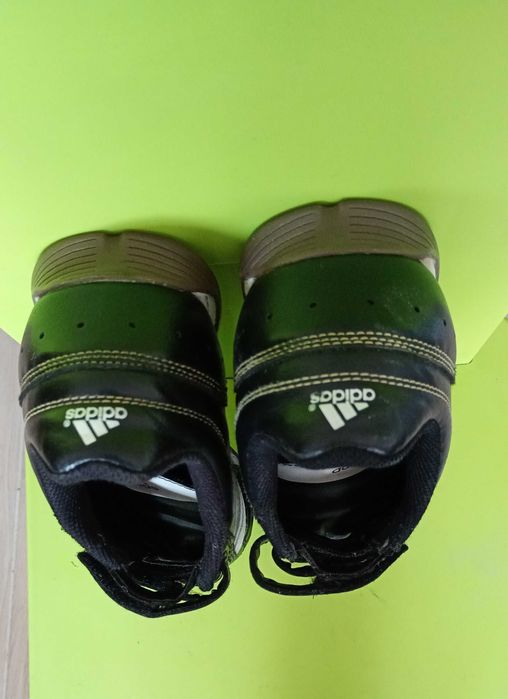 Adidas. Buty piłkarskie, chłopięce.