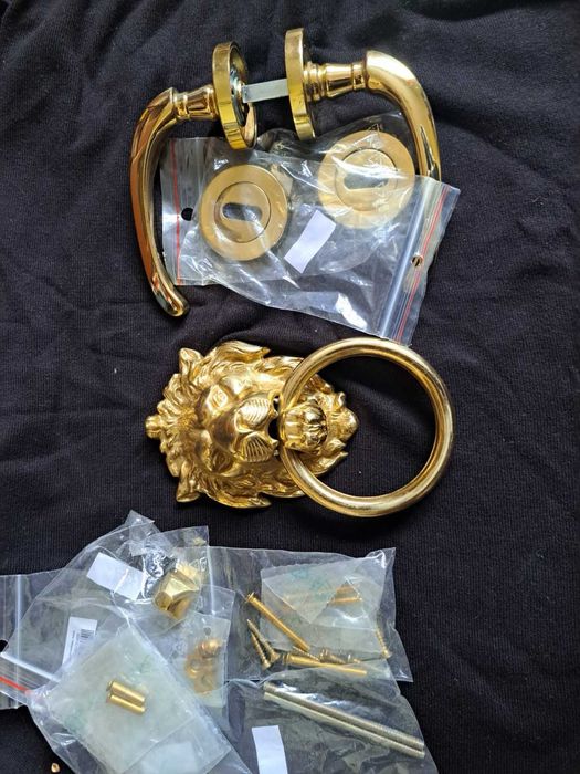 Стукачка антикварна бронза лев