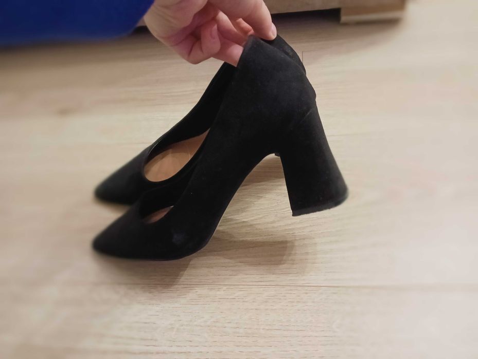 Damskie, czarne, eleganckie buty na obcasach