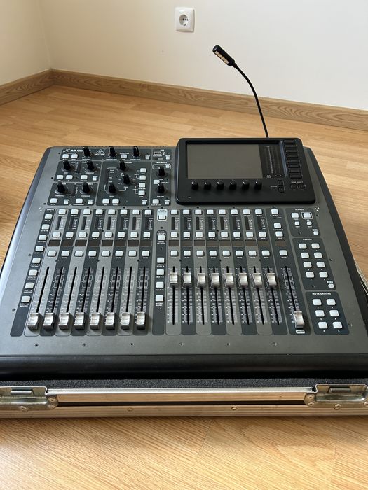 Behringer X32 Compact – Pack Completo (Case, Decksaver e Iluminação)