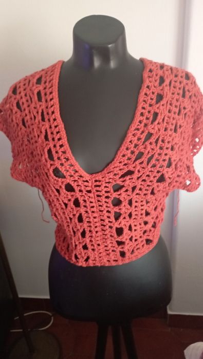 Top , soutien e boinas, feito a mão, em crochet , linha algodão.