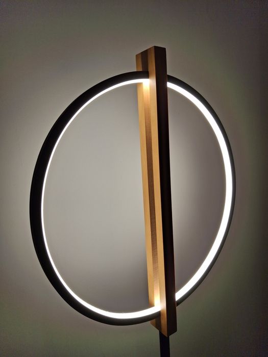 Lampa podłogowa LED