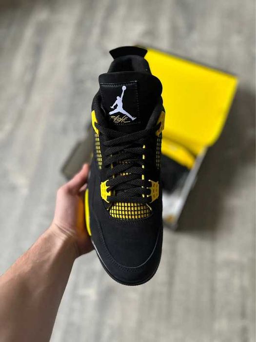 Jordan 4 Retro Thunder Rozmiar 43