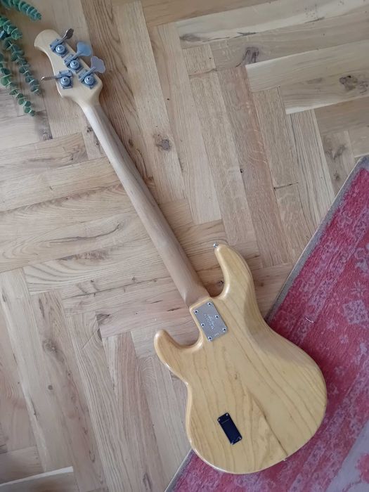 Musicman Stingray 4, gitara basowa, bass