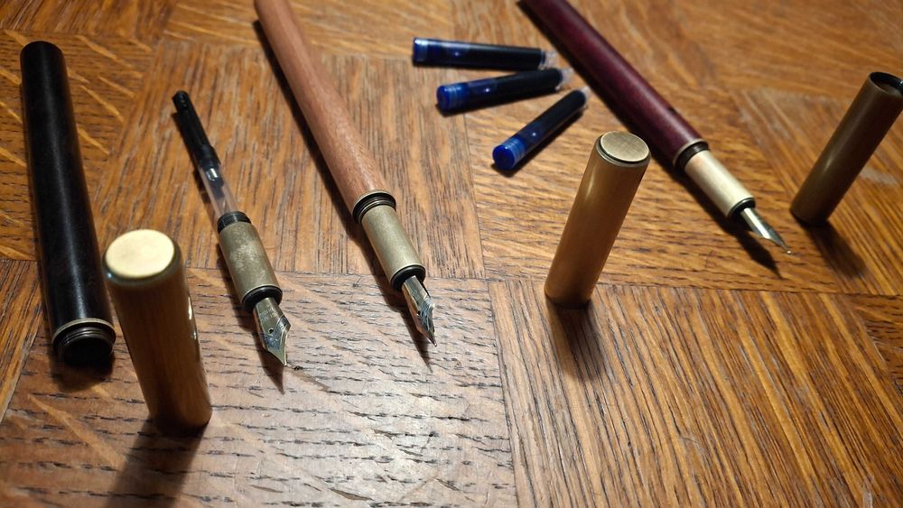 Pióro wieczne z onyksową podstawką