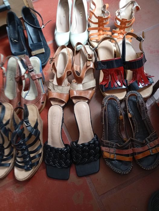 Vendo estes sapatos a 3 euros cada estão em muito bom estado