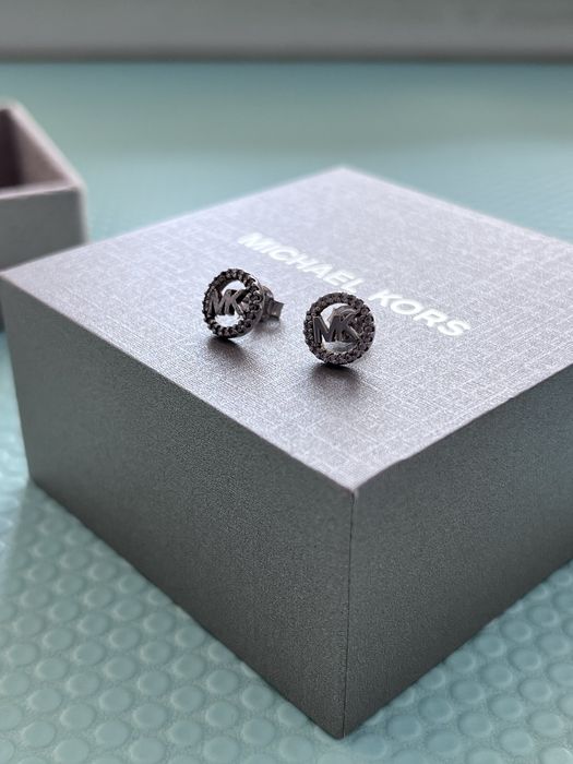 Серебряные серьги-гвоздики Michael Kors