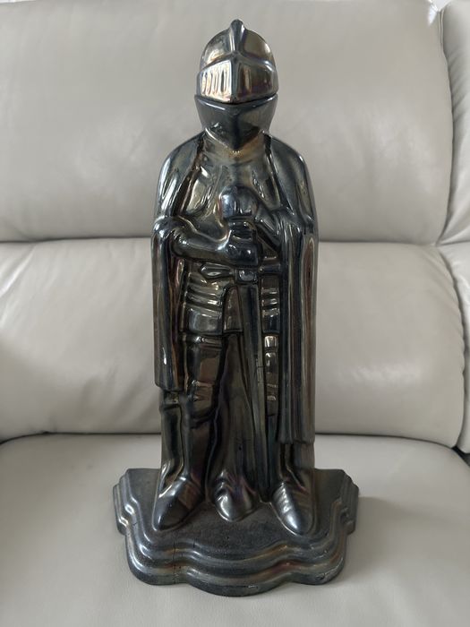 Rycerz stary zeliwny przybornik do kominka ze szpyrchokiem