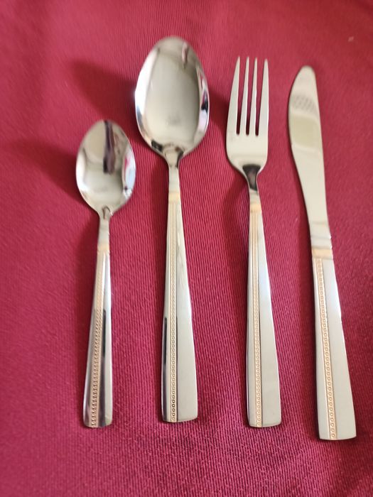 Столовые  мельхиоровые ложки, вилки,  нержавейка - ножи, вилки...