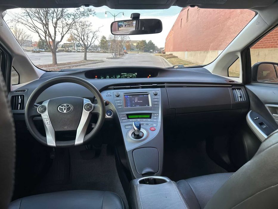 Toyota Prius      2015