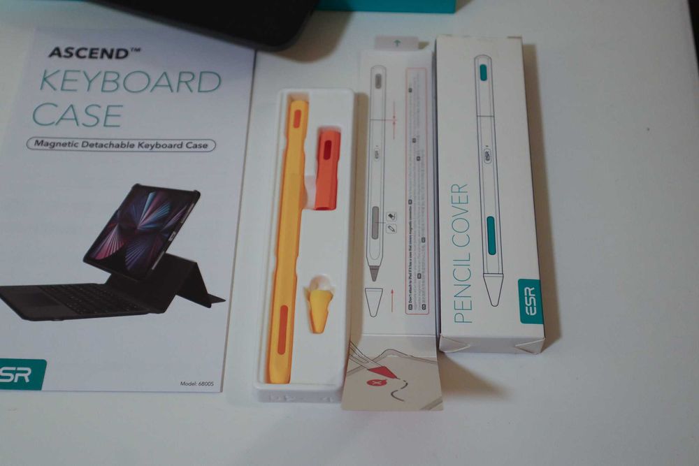 ESR Ascend Teclado EN capa iPad 11" + capa Apple Pencil 2