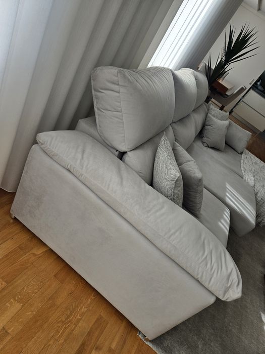 Sofá com chaise longue