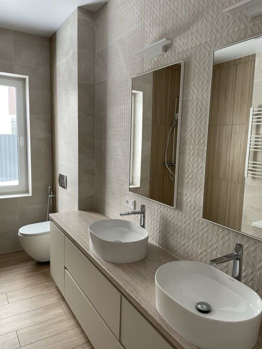 Продаж нового сучасного будинку .