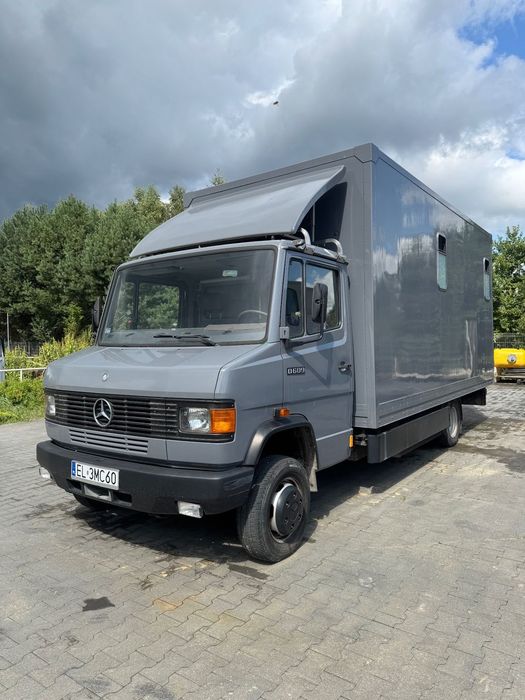 Mercedes-Benz D609  Mercedes D609 - toaleta mobilna - pojazd specjalny