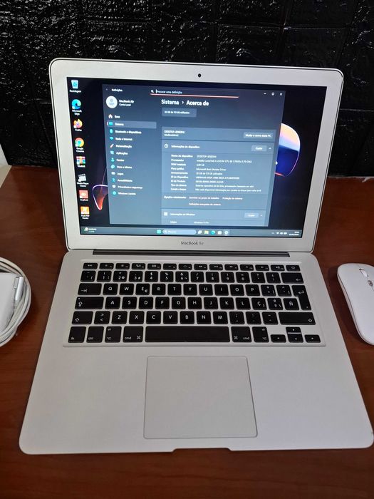 MacBook Air 13" (Dual Boot: macOS + Win 11) | i5 | 4GB RAM + Extras