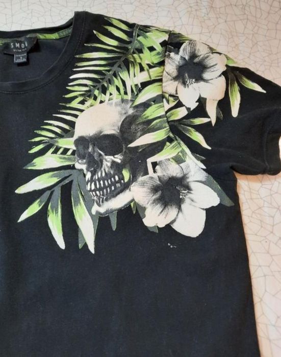 Футболка з черепами